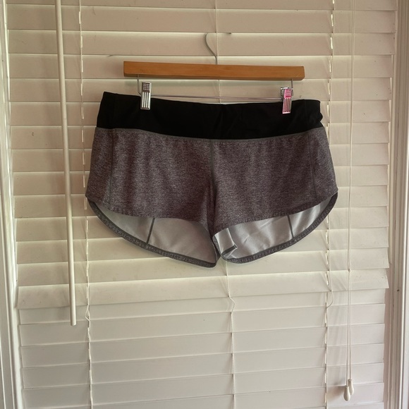 lulu lemon speed up 2.5 inch low rise! gray size 10 - Picture 3 of 7